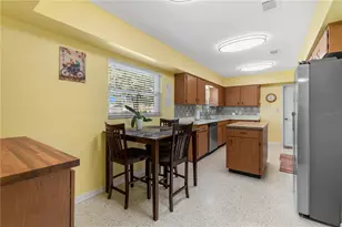 207 W Wheeler Rd, Seffner, FL 33584 - Photo 9