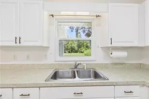 11236 N Rain Point, Inglis, FL 34449 - Photo 3