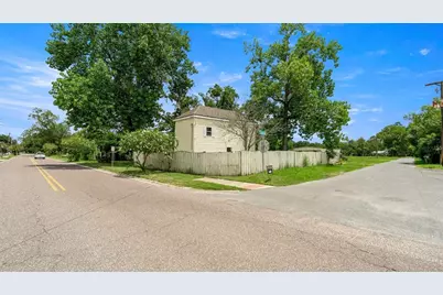 10107 S Division Avenue, Hampton, FL 32044 - Photo 3