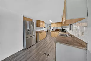 21720 NW 8th Ct, Pembroke Pines, FL 33029 - Photo 11