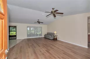 17690 SE 66 Pl, Morriston, FL 32668 - Photo 11