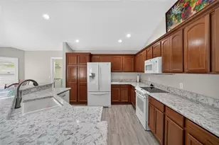 2408 Saffron Ln, The Villages, FL 32162 - Photo 7
