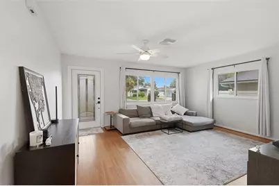 205 SE Monroe Circle N, Saint Petersburg, FL 33703 - Photo 5