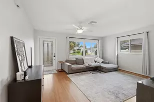 205 SE Monroe Cir N, Saint Petersburg, FL 33703 - Photo 5