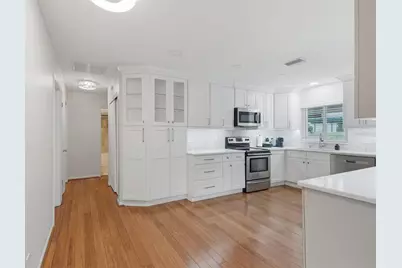 205 SE Monroe Circle N, Saint Petersburg, FL 33703 - Photo 11