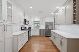 205 SE Monroe Cir N, Saint Petersburg, FL 33703 - Photo 9