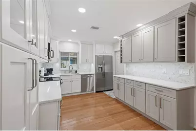 205 SE Monroe Circle N, Saint Petersburg, FL 33703 - Photo 11