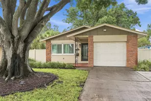 205 SE Monroe Cir N, Saint Petersburg, FL 33703 - Photo 1