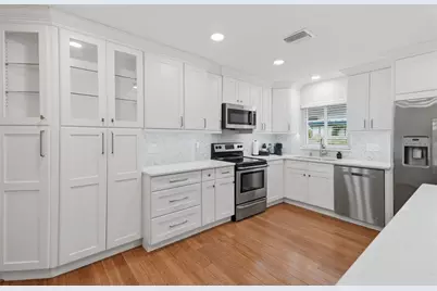205 SE Monroe Circle N, Saint Petersburg, FL 33703 - Photo 13
