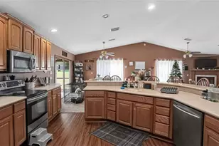 706 Murray Ln, Lady Lake, FL 32159 - Photo 9