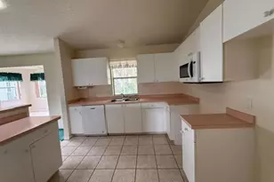 208 Aragon Ln, Lady Lake, FL 32159 - Photo 5