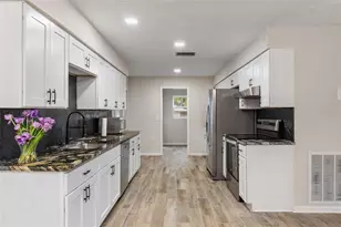 211 S Davis St, Beverly Hills, FL 34465 - Photo 5