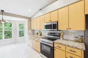 35601 Wickingham Ct, Zephyrhills, FL 33541 - Photo 13