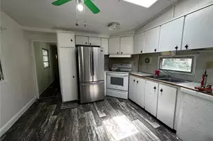 817 Parks St, Wildwood, FL 34785 - Photo 9