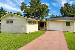 21136 SW Honeysuckle St, Dunnellon, FL 34431 - Photo 1