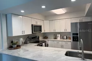 1637 SE Paradise Cir, Crystal River, FL 34429 - Photo 9