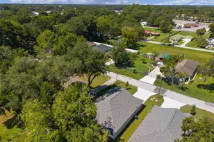 740 Powell St, Wildwood, FL 34785 - Photo 9