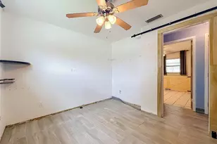 501 Palm Ave N, Saint Petersburg, FL 33703 - Photo 19