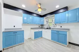 501 Palm Ave N, Saint Petersburg, FL 33703 - Photo 15