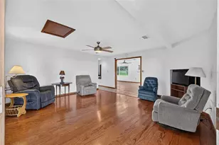 20500 NW 27 St, Morriston, FL 32668 - Photo 23