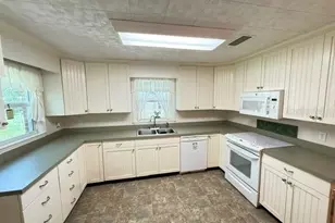 331 SW 3rd St, Bronson, FL 32621 - Photo 5