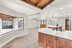 220 SE Kings Bay Dr, Crystal River, FL 34429 - Photo 19