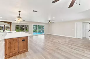 220 SE Kings Bay Dr, Crystal River, FL 34429 - Photo 11