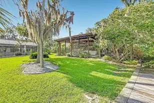 536 NW 9th Ave, Crystal River, FL 34428 - Photo 13