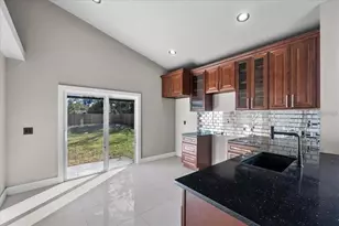 724 W Crescent Dr, Lakeland, FL 33805 - Photo 5