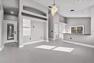 724 W Crescent Dr, Lakeland, FL 33805 - Photo 3
