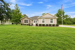 555 Dowling Cir, Lady Lake, FL 32159 - Photo 1