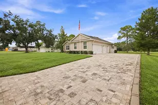 555 Dowling Cir, Lady Lake, FL 32159 - Photo 3