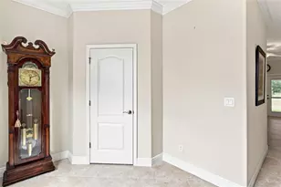 555 Dowling Cir, Lady Lake, FL 32159 - Photo 5