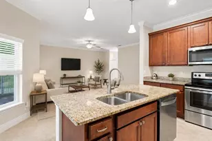 555 Dowling Cir, Lady Lake, FL 32159 - Photo 9