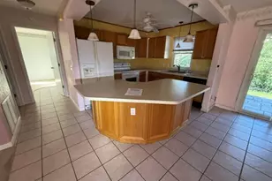 524 San Marino Dr, Lady Lake, FL 32159 - Photo 3