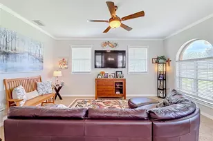 803 Crestview Cir N, Wildwood, FL 34785 - Photo 11