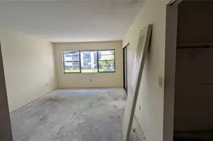 5980 Terrace Park Dr N, Saint Petersburg, FL 33709 - Photo 17