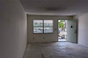 5980 Terrace Park Dr N, Saint Petersburg, FL 33709 - Photo 5