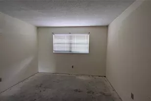 5980 Terrace Park Dr N, Saint Petersburg, FL 33709 - Photo 13