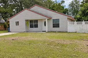 21668 SW Honeysuckle St, Dunnellon, FL 34431 - Photo 1