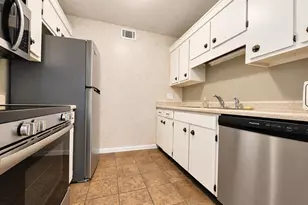 2432 NE 7th St, Ocala, FL 34470 - Photo 7