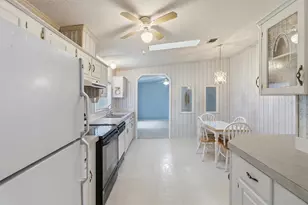 10259 W Ohio Dr, Crystal River, FL 34428 - Photo 13