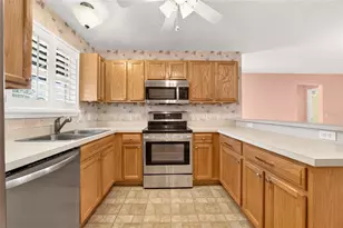 2615 Privada Dr, The Villages, FL 32162 - Photo 9