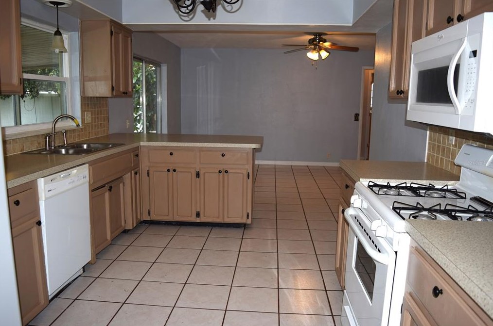 121 Lincoln Rd, Winter Haven FL  33884-2226 exterior