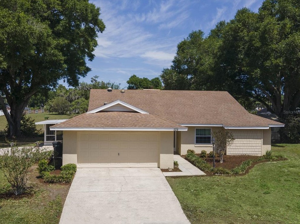 328 Vail Dr, Winter Haven FL  33884-2832 exterior