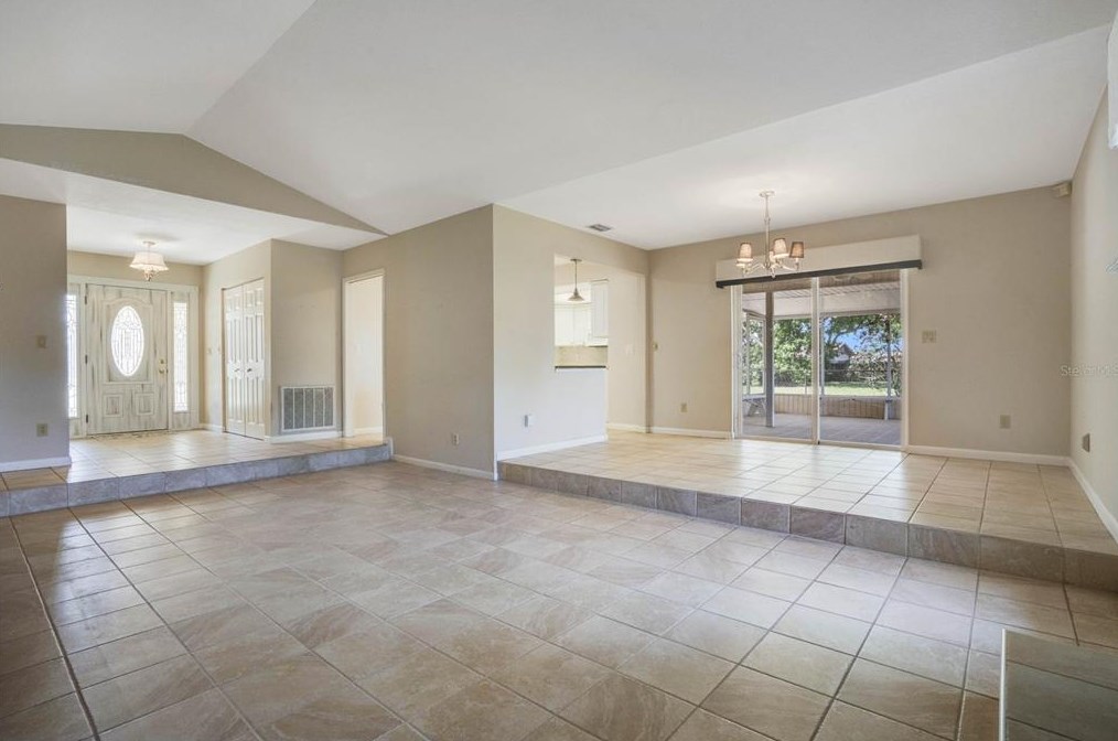 328 Vail Dr, Winter Haven FL  33884-2832 exterior