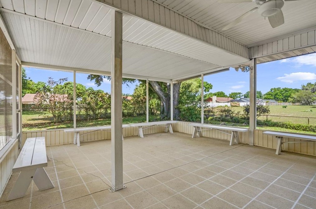 328 Vail Dr, Winter Haven FL  33884-2832 exterior