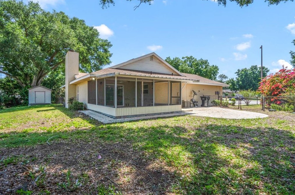 328 Vail Dr, Winter Haven FL  33884-2832 exterior