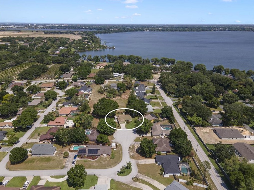 328 Vail Dr, Winter Haven FL  33884-2832 exterior