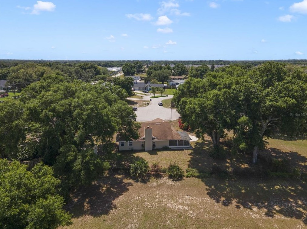 328 Vail Dr, Winter Haven FL  33884-2832 exterior